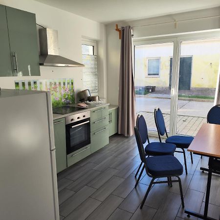 Erdgeschoss Wohnung Nahe Flughafen ウィーン エクステリア 写真
