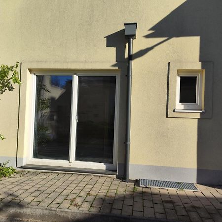 Erdgeschoss Wohnung Nahe Flughafen ウィーン エクステリア 写真