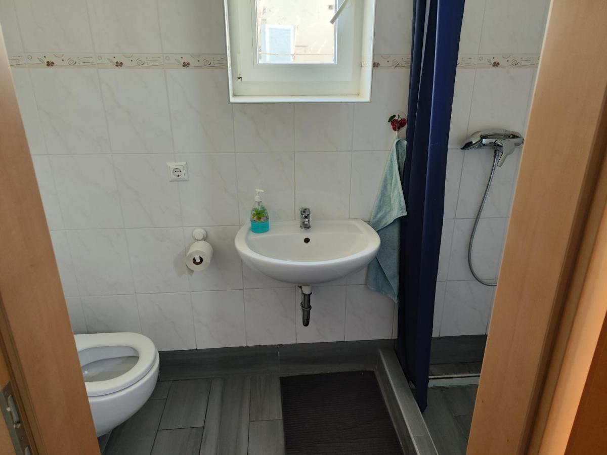 Erdgeschoss Wohnung Nahe Flughafen ウィーン エクステリア 写真