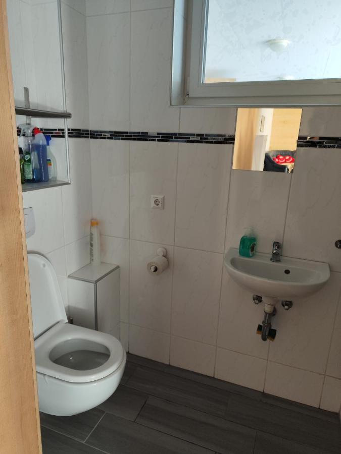 Erdgeschoss Wohnung Nahe Flughafen ウィーン エクステリア 写真