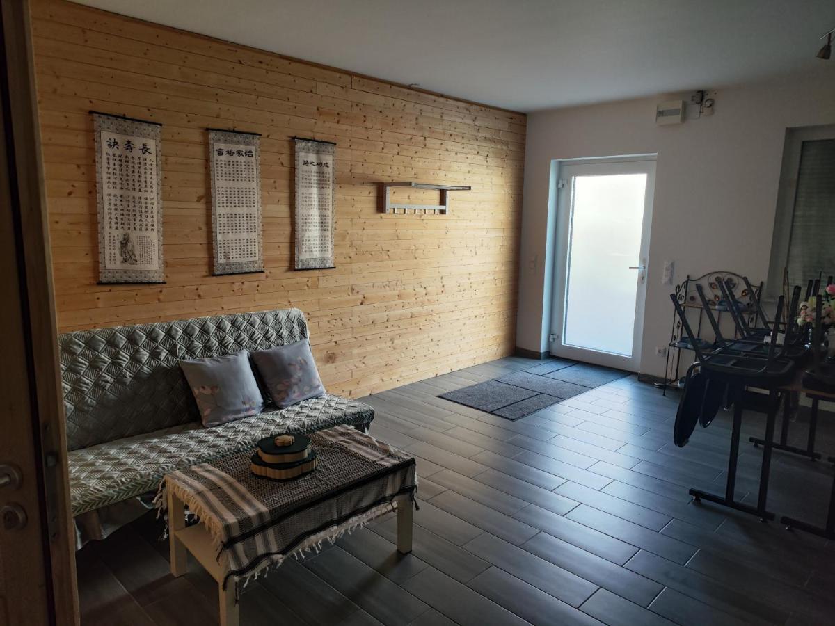 Erdgeschoss Wohnung Nahe Flughafen ウィーン エクステリア 写真